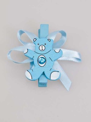 Baby-beertje met lint op knijper blauw per stuk Als toevoeging te gebruiken ter gelegenheid van een geboorte.