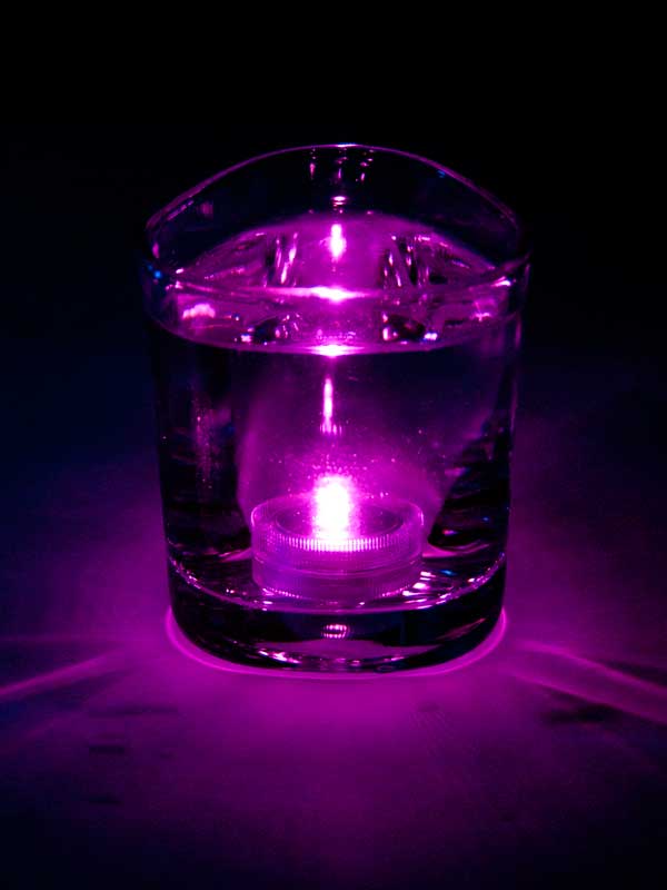 Sfeervolle roze LED lichtjes voor onderwater
