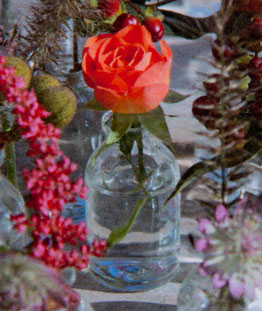 voorbeeld van glazen- miniflesjes met bloemen