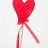 hart op pin rood, met strik