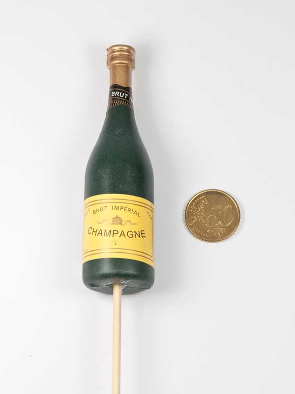 hoe groot is deze champagnefles tov 50 ct munt