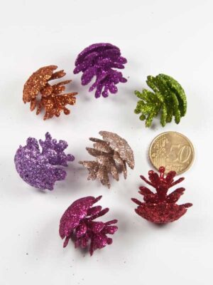 glitter-dennenappel-kleurenmix-klein-vergeleken-met-50ct-munt