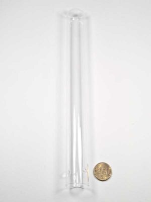 glazen-buisje-met-twee-gaatjes-28x30G-vergeleken-met-50-ct-munt